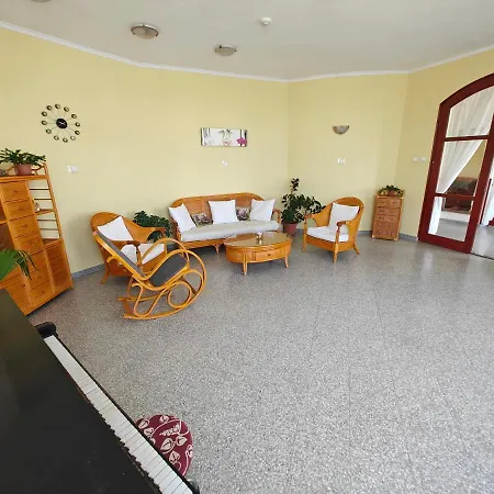 Lira Apartmán