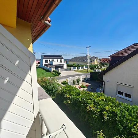 Lira Apartment *