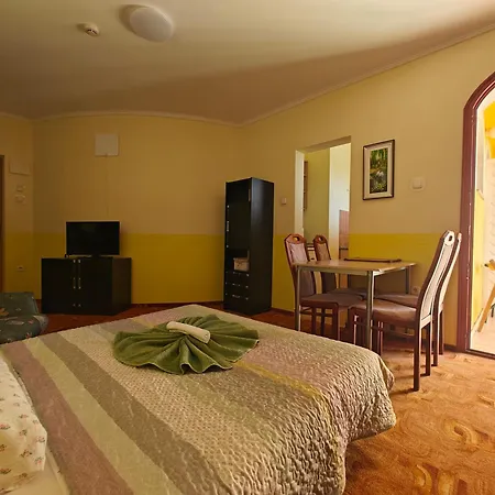 Lira Apartment Heviz